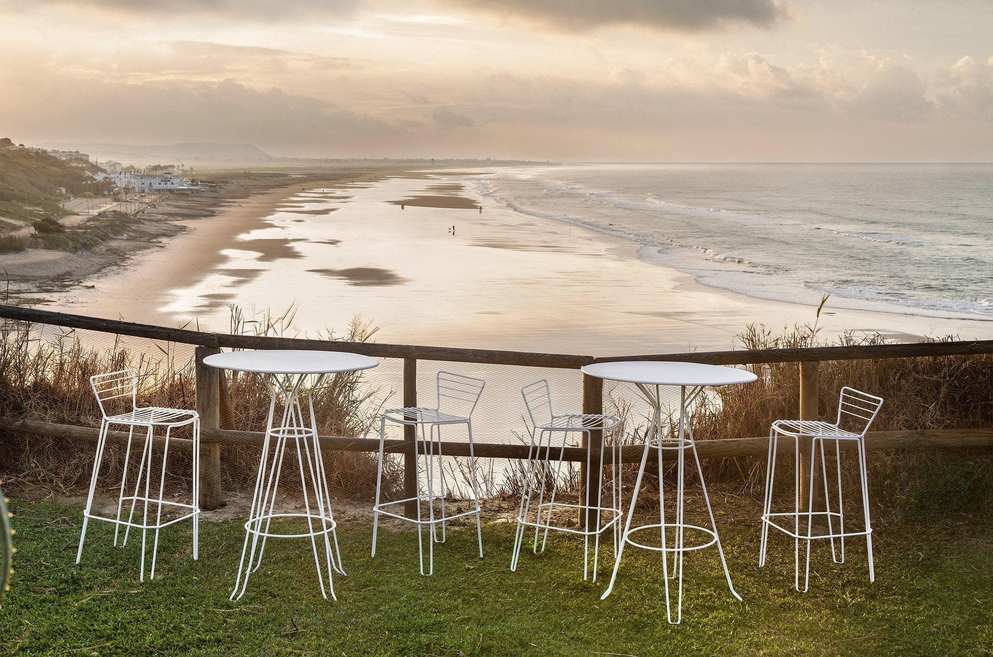Capri Poseur Table