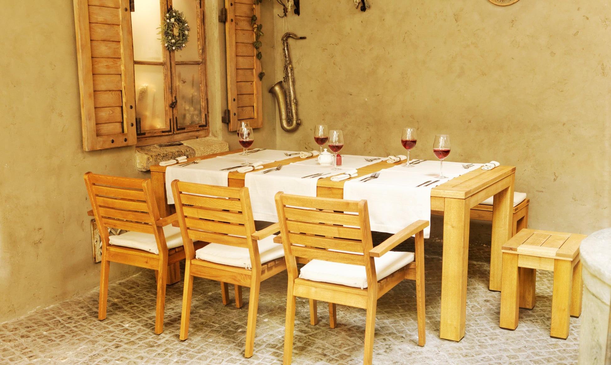 Caro Table