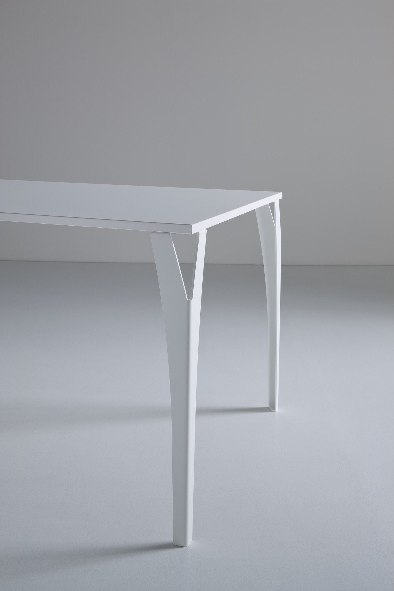 Charme Dining Table