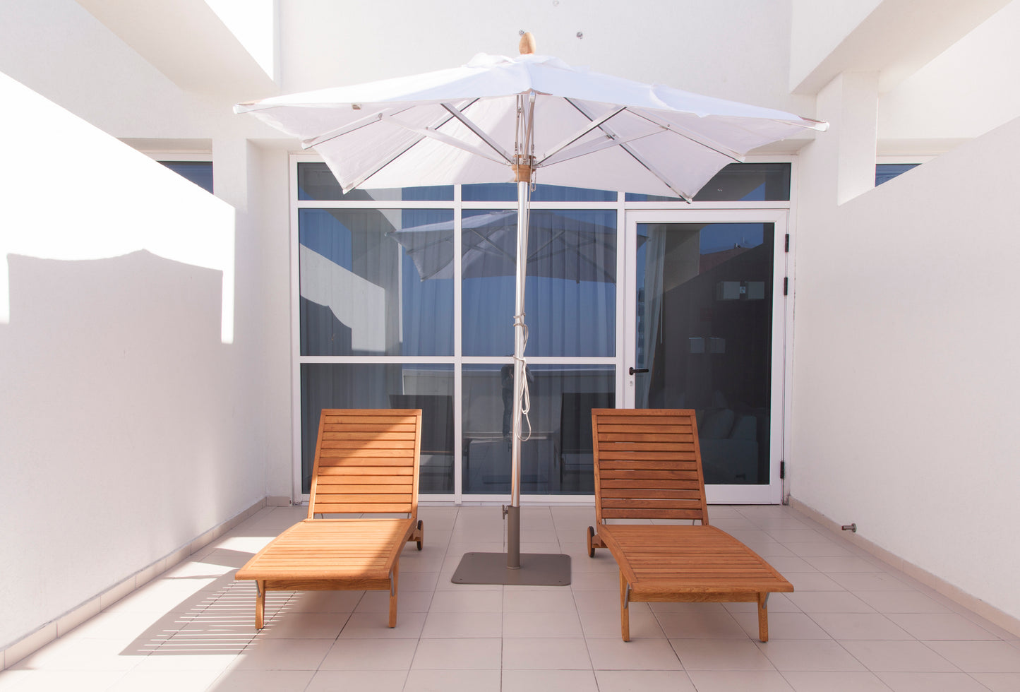 Classic Lounger-Contract Furniture Store for hospitality, leisure & commercial projects