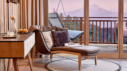 Cleo Wood Chaise Longue