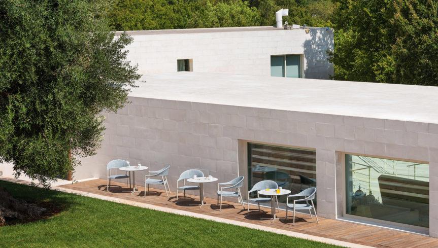 Clever Lounge Chair-Contract Furniture Store for hospitality, leisure & commercial projects