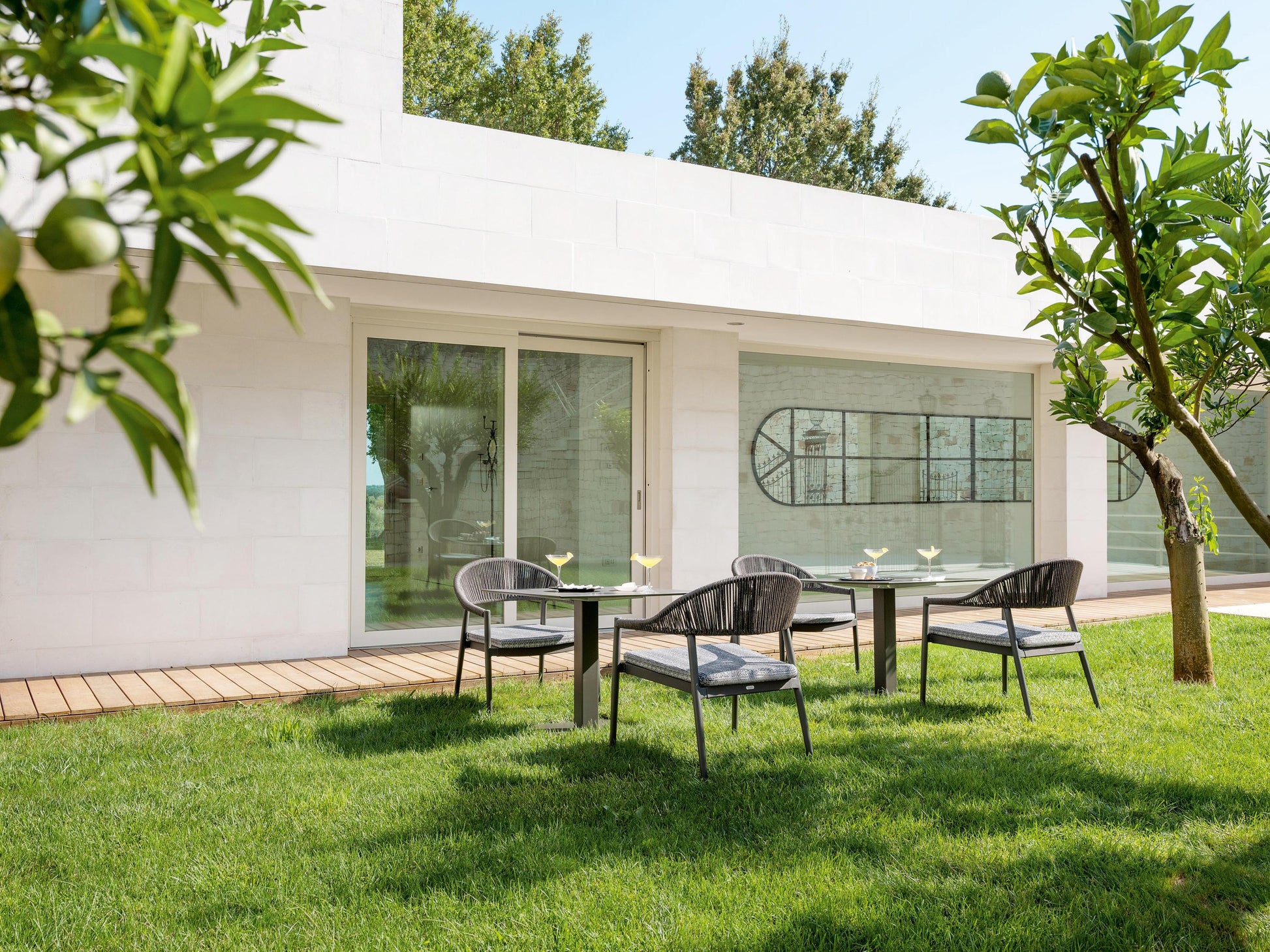 Clever Lounge Chair-Contract Furniture Store for hospitality, leisure & commercial projects