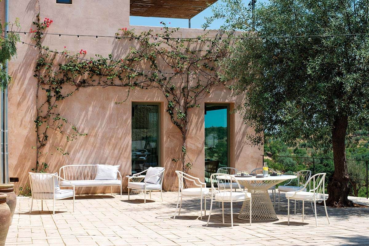 Como 1204 Lounge Chair-Contract Furniture Store for hospitality, leisure & commercial projects