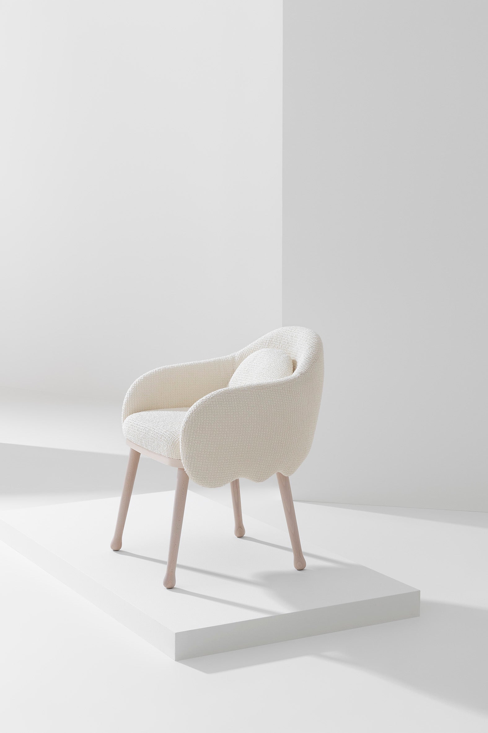 Corolla 270 Armchair