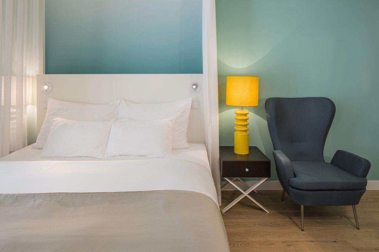 Deco Wing Lounge Chair-Contract Furniture Store for hospitality, leisure & commercial projects