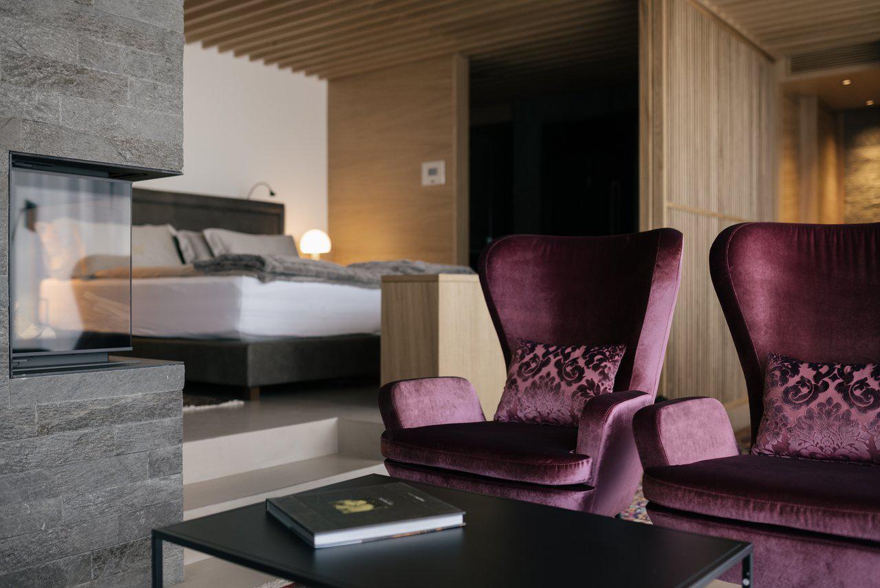 Deco Wing Lounge Chair-Contract Furniture Store for hospitality, leisure & commercial projects