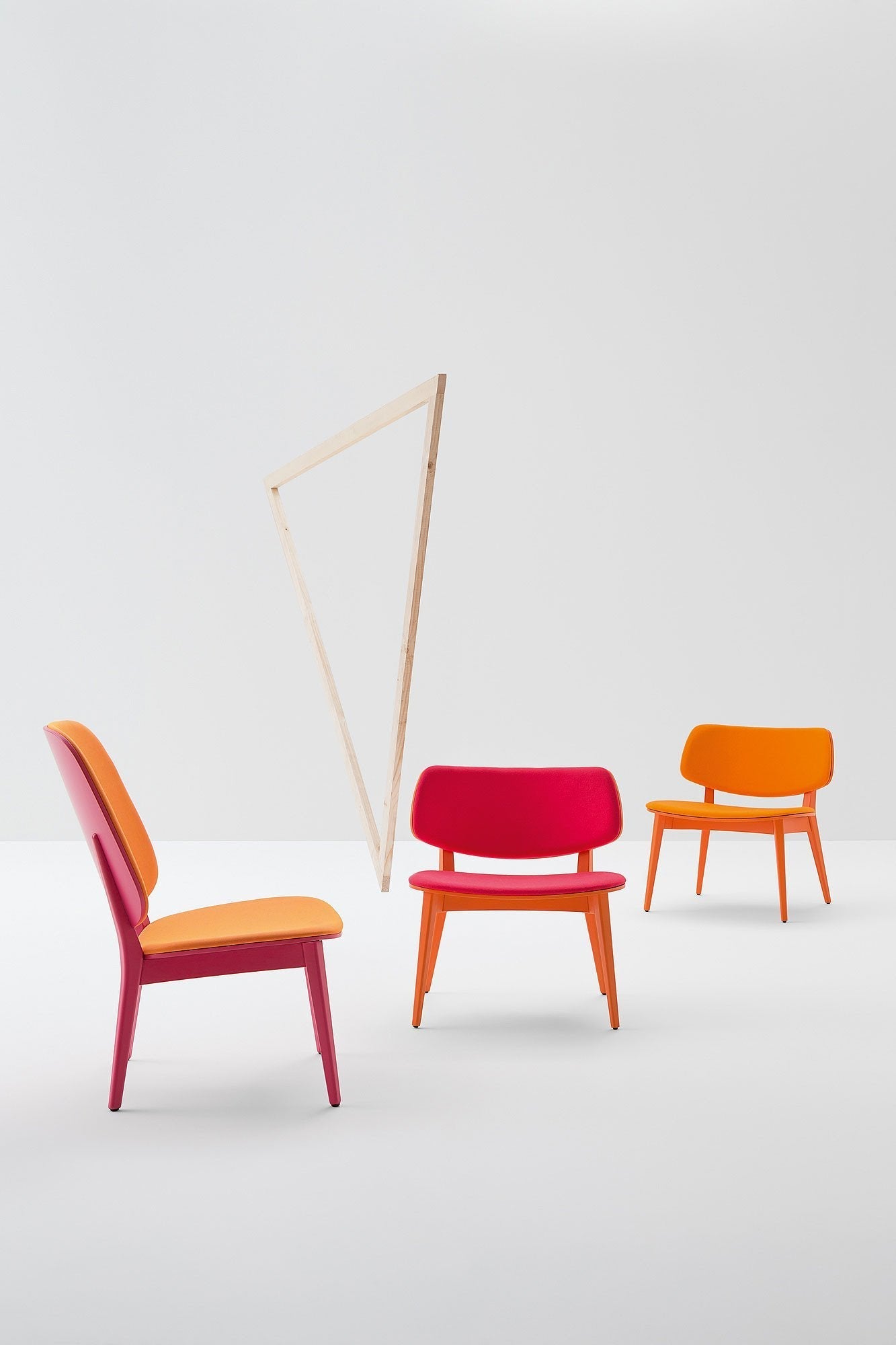 Doll 563 High Back Lounge Chair