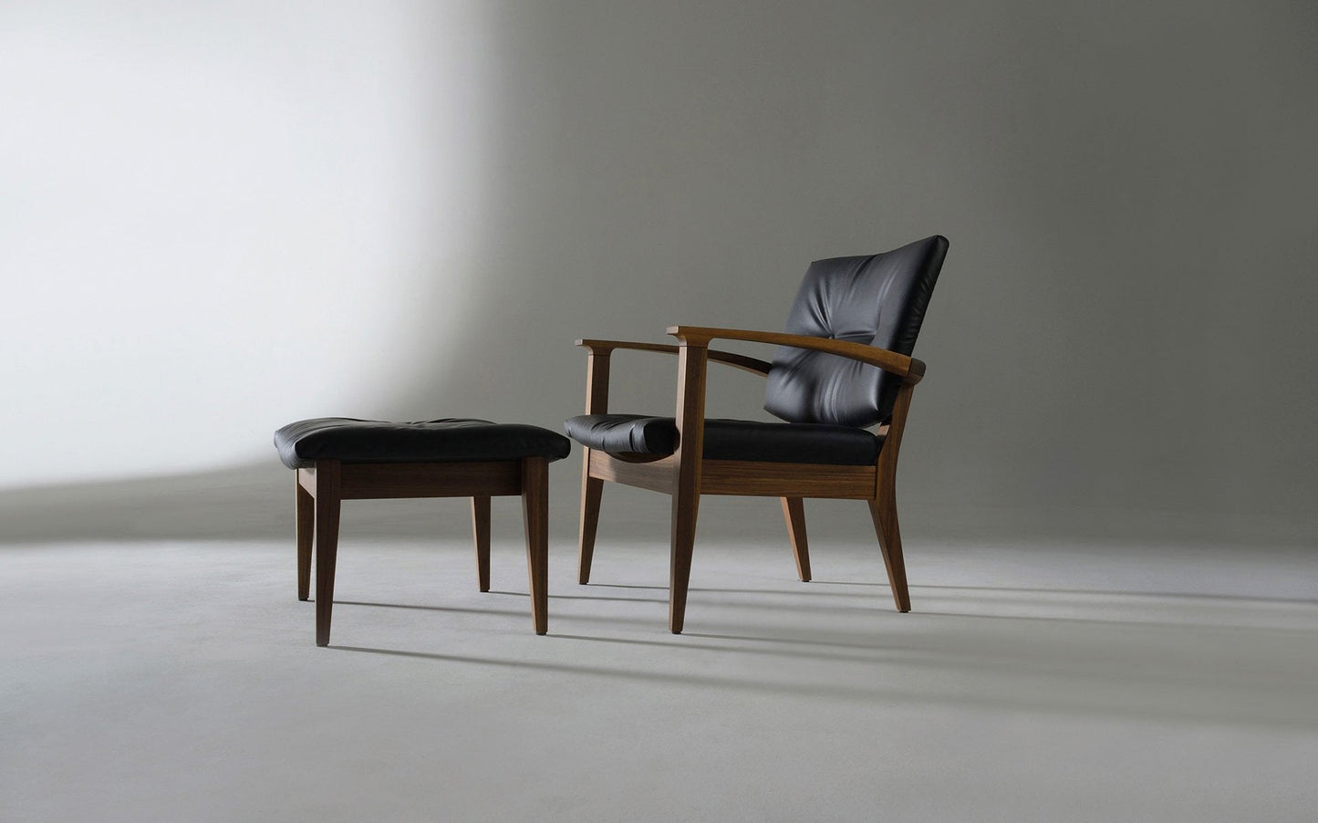 Eileen 7C05 Lounge Chair