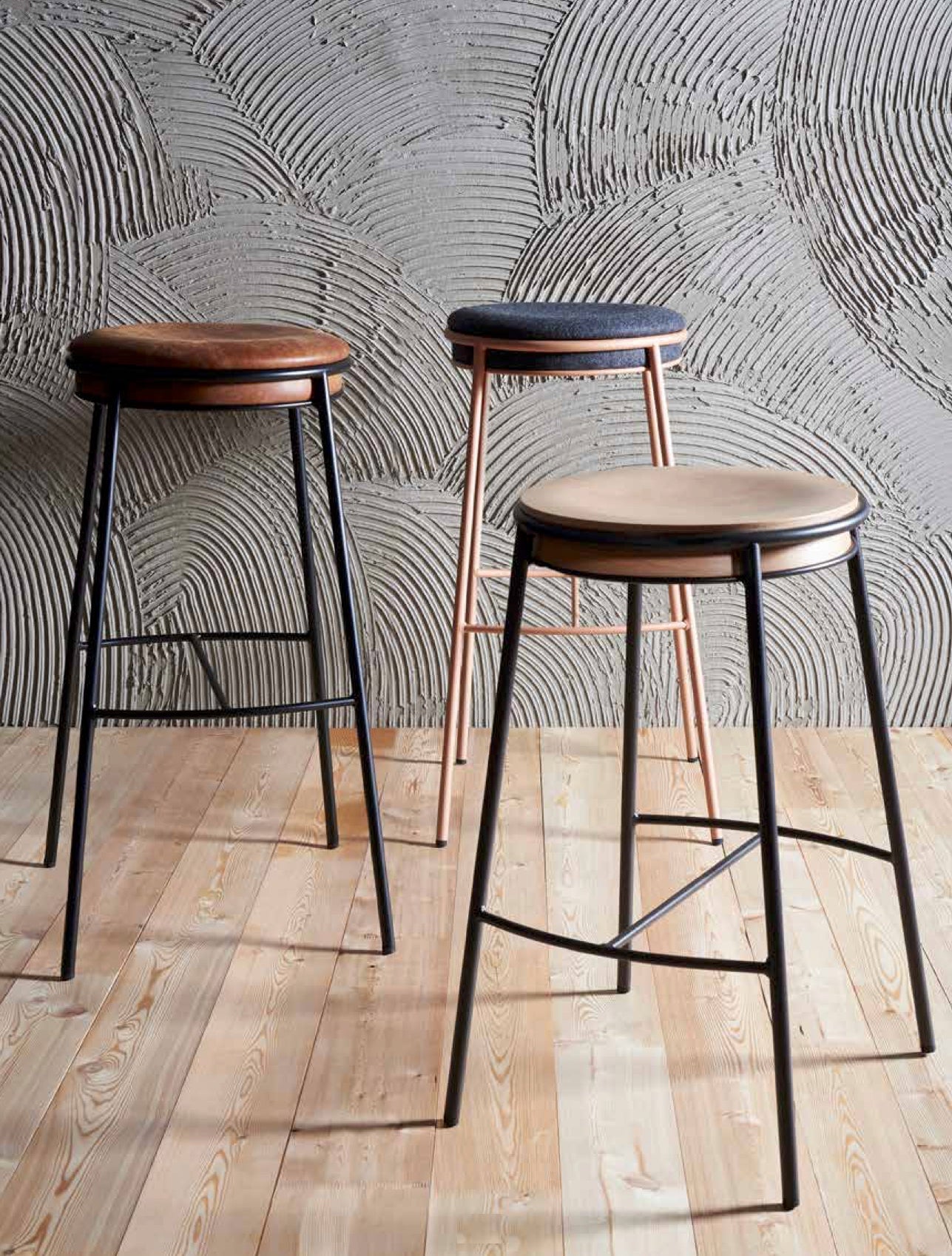 Eman L E SG High Stool