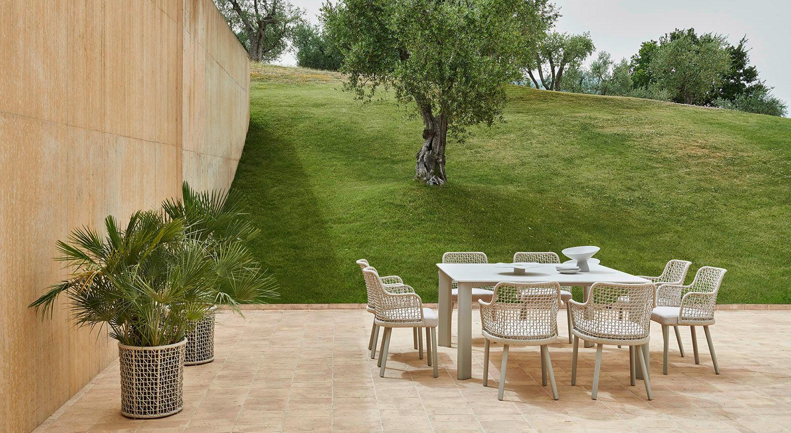 Emma 23693 Flowerpot-Contract Furniture Store for hospitality, leisure & commercial projects