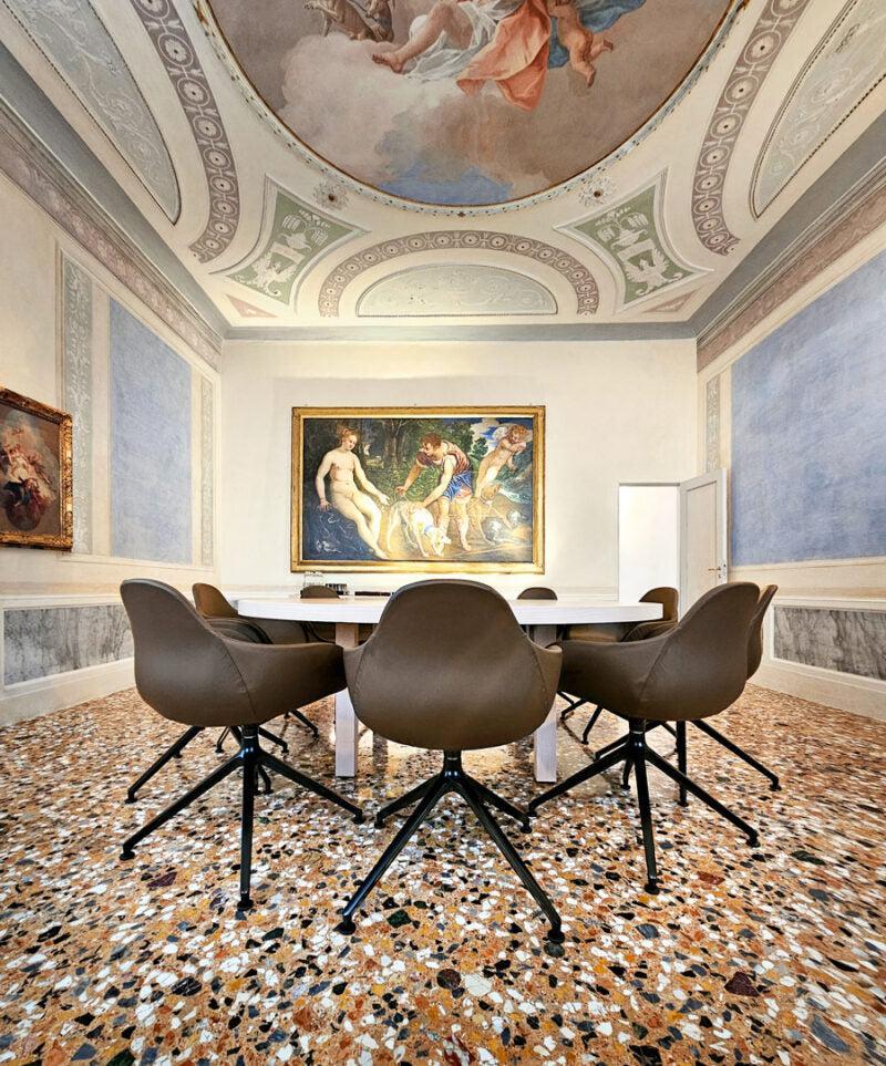 Epoque Pyramid Chair