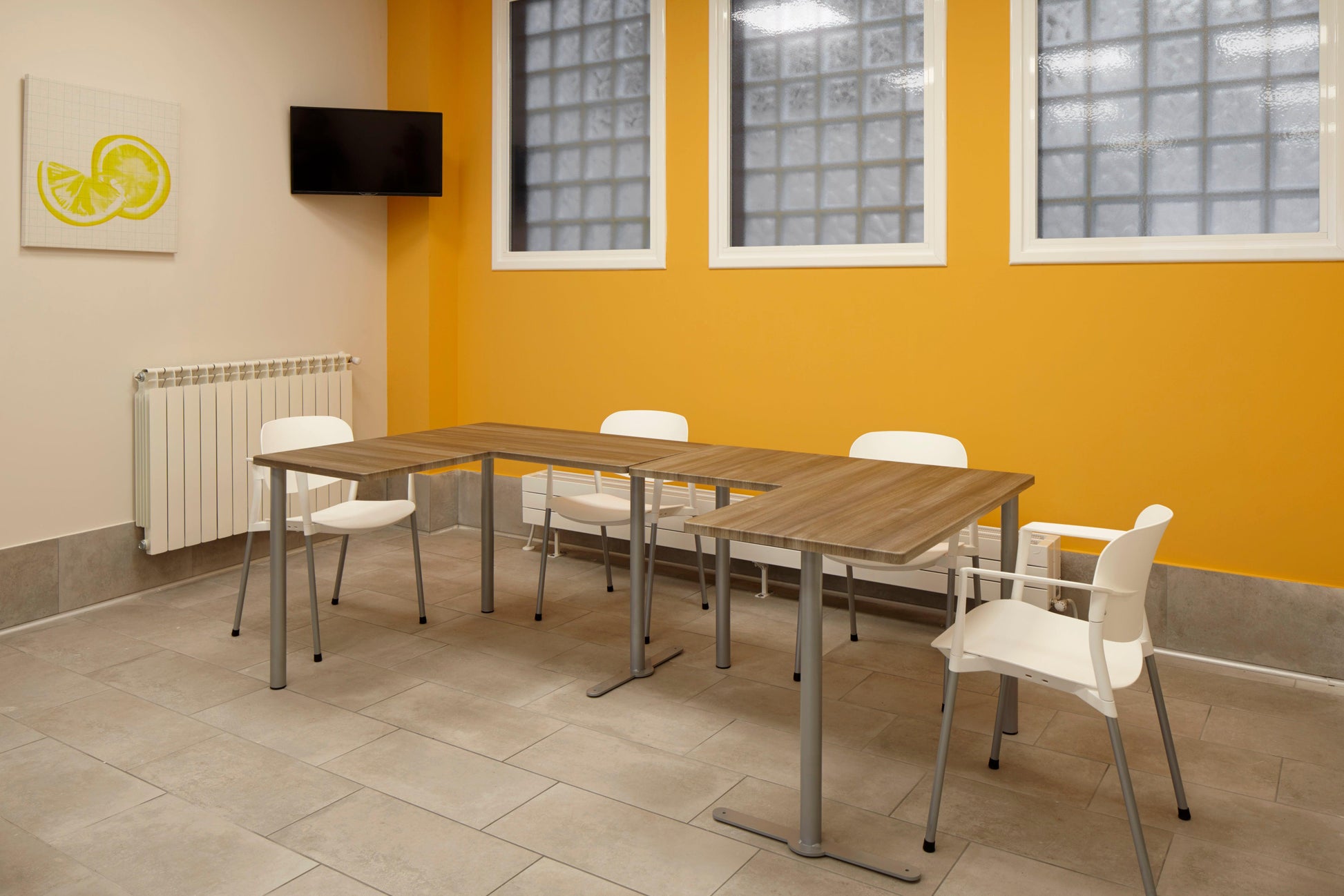 Ergotab Table in L With Straight Sides-Contract Furniture Store for hospitality, leisure & commercial projects