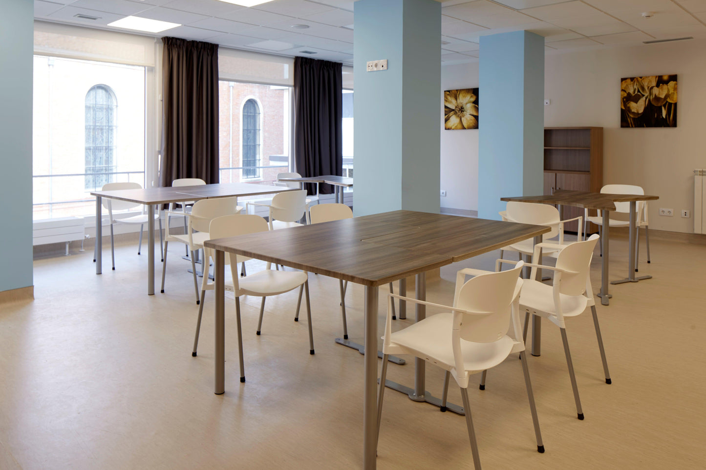 Ergotab Table in L With Straight Sides-Contract Furniture Store for hospitality, leisure & commercial projects