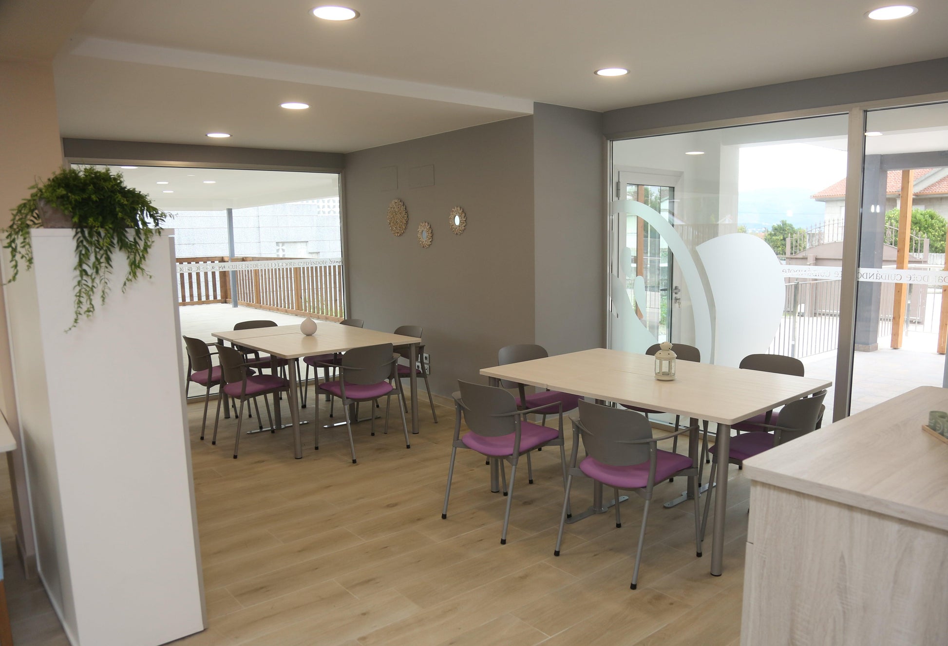 Ergotab Table in L With Straight Sides-Contract Furniture Store for hospitality, leisure & commercial projects