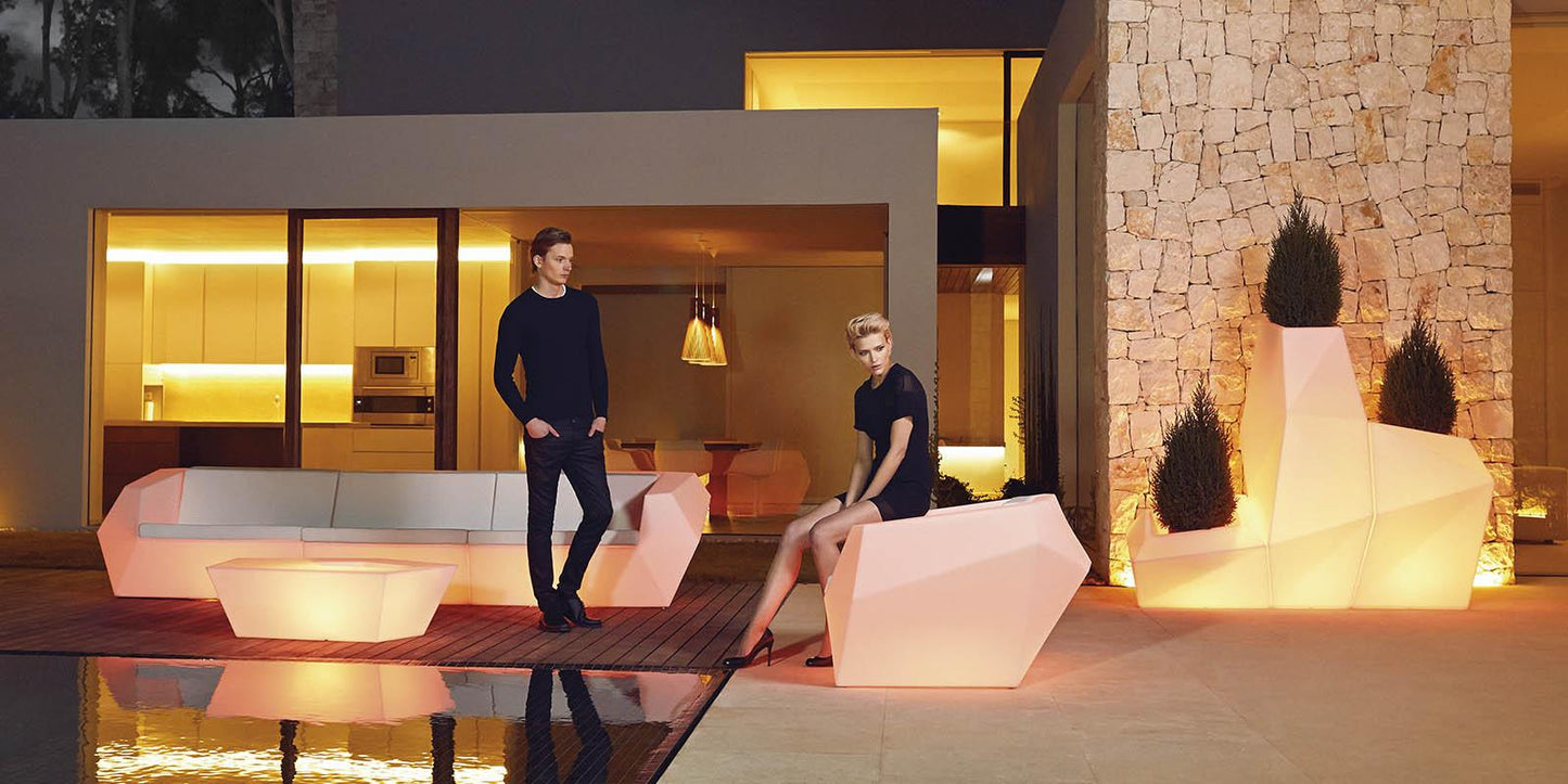 Faz Lounge Chair-Contract Furniture Store for hospitality, leisure & commercial projects