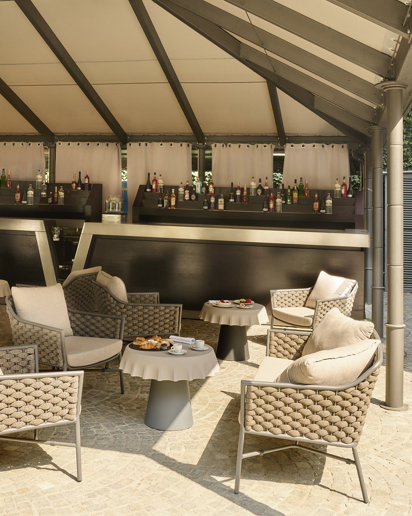 Fizzz Coffee Table-Contract Furniture Store for hospitality, leisure & commercial projects