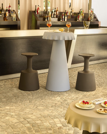 Fizzz Poseur Table