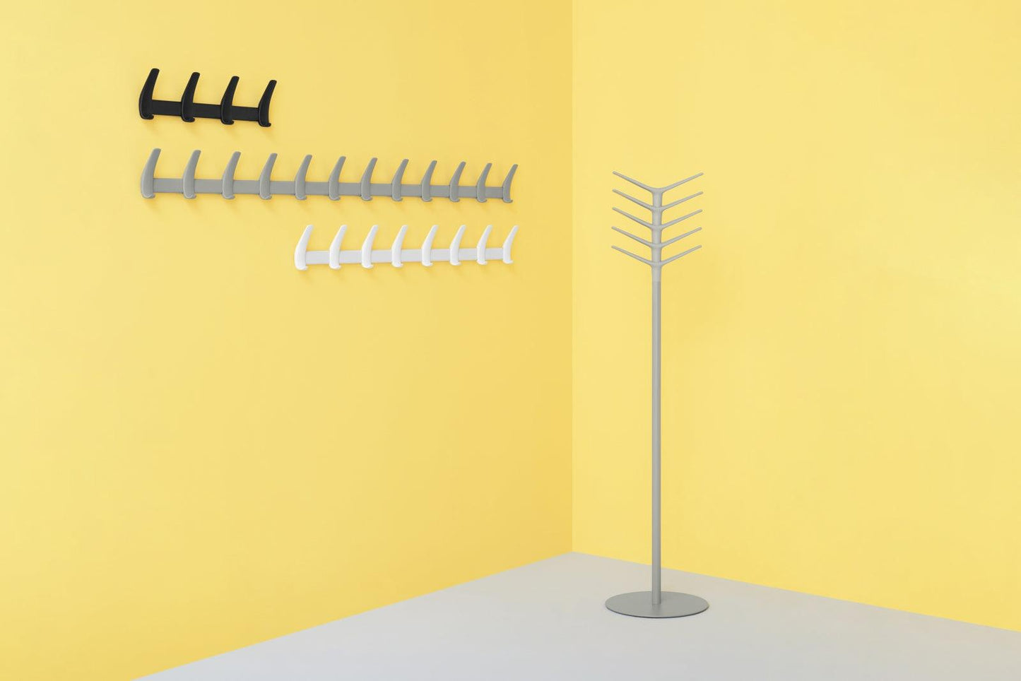 Flag 5145 Coat Hanger