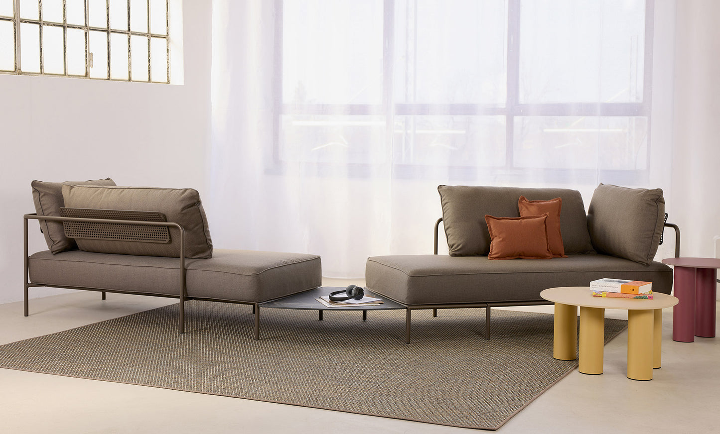 Flap 2903 Chaise Longue B-Contract Furniture Store for hospitality, leisure & commercial projects