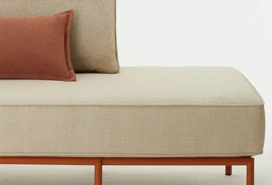 Flap 2903 Chaise Longue B-Contract Furniture Store for hospitality, leisure & commercial projects