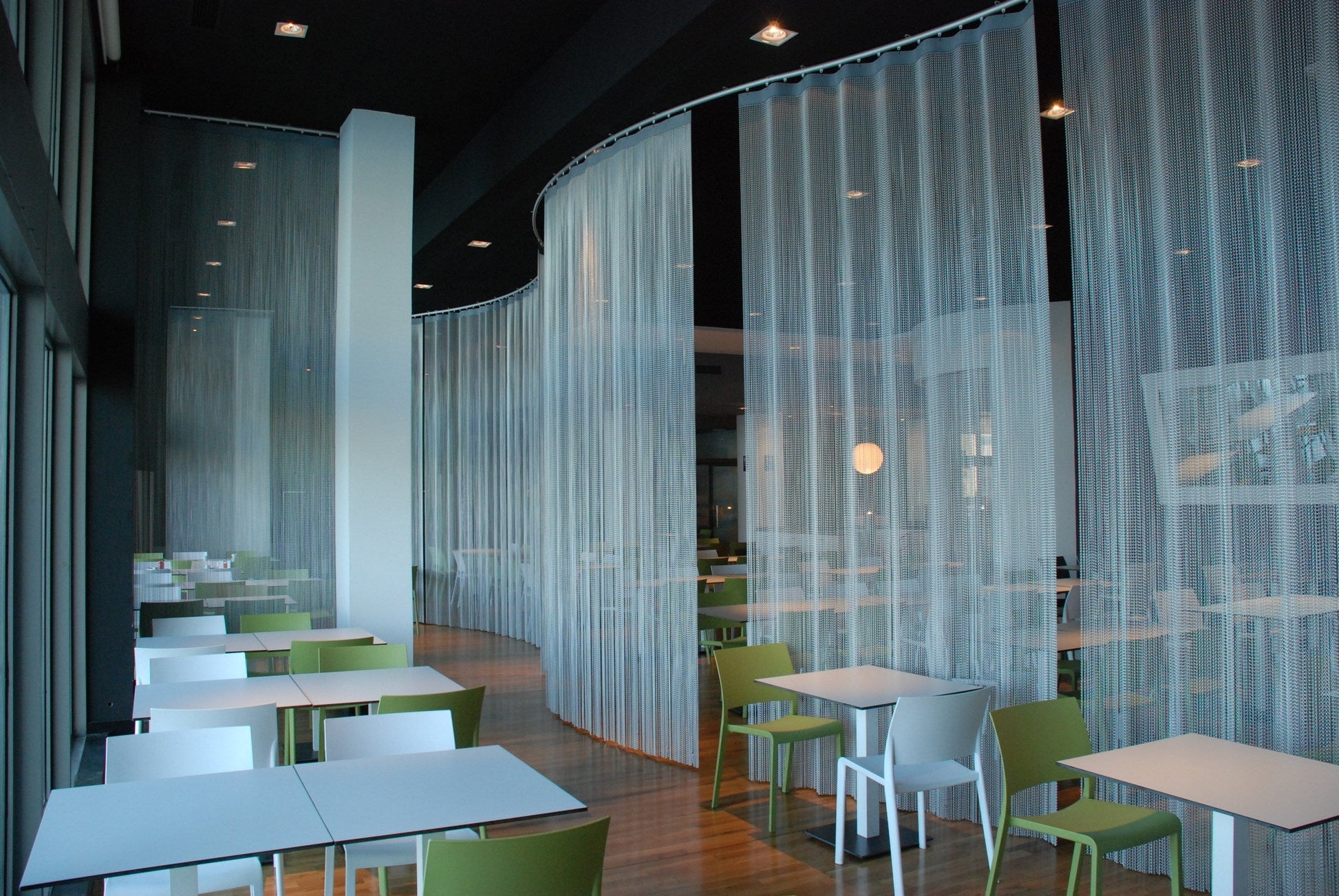 Flexible Seating Chain Divider-Contract Furniture Store for hospitality, leisure & commercial projects