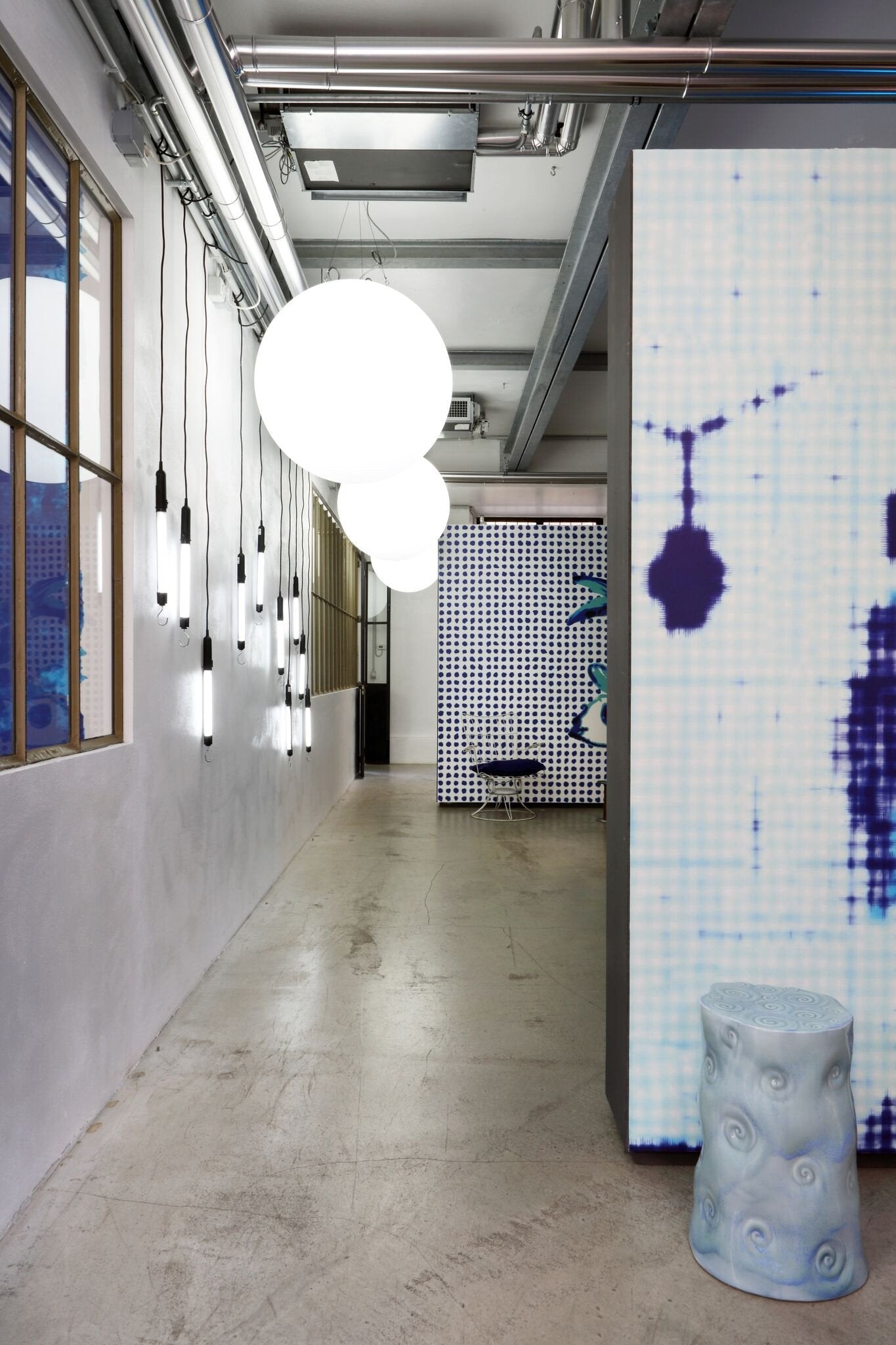 Geisha Standing Addiction Wallpaper PNO-07-Contract Furniture Store for hospitality, leisure & commercial projects