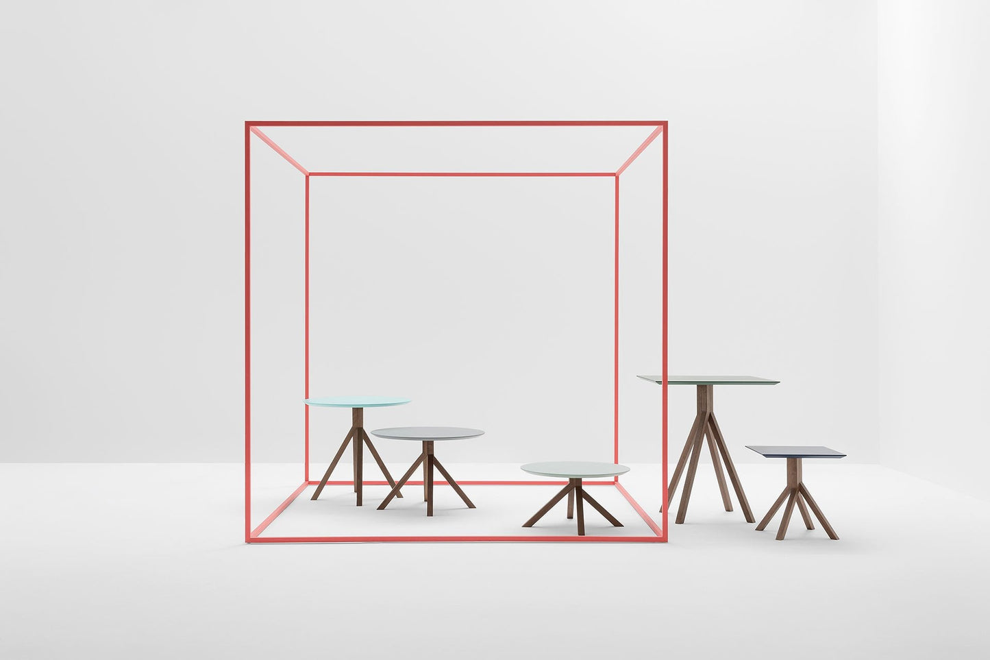 Grapevine 777 Poseur Table Base