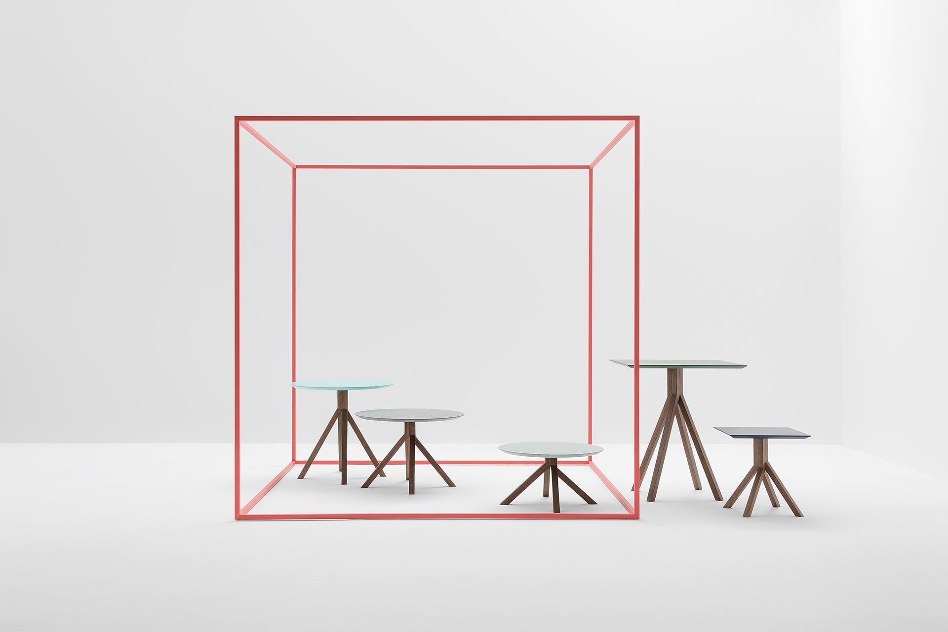 Grapevine 777 Poseur Table Base