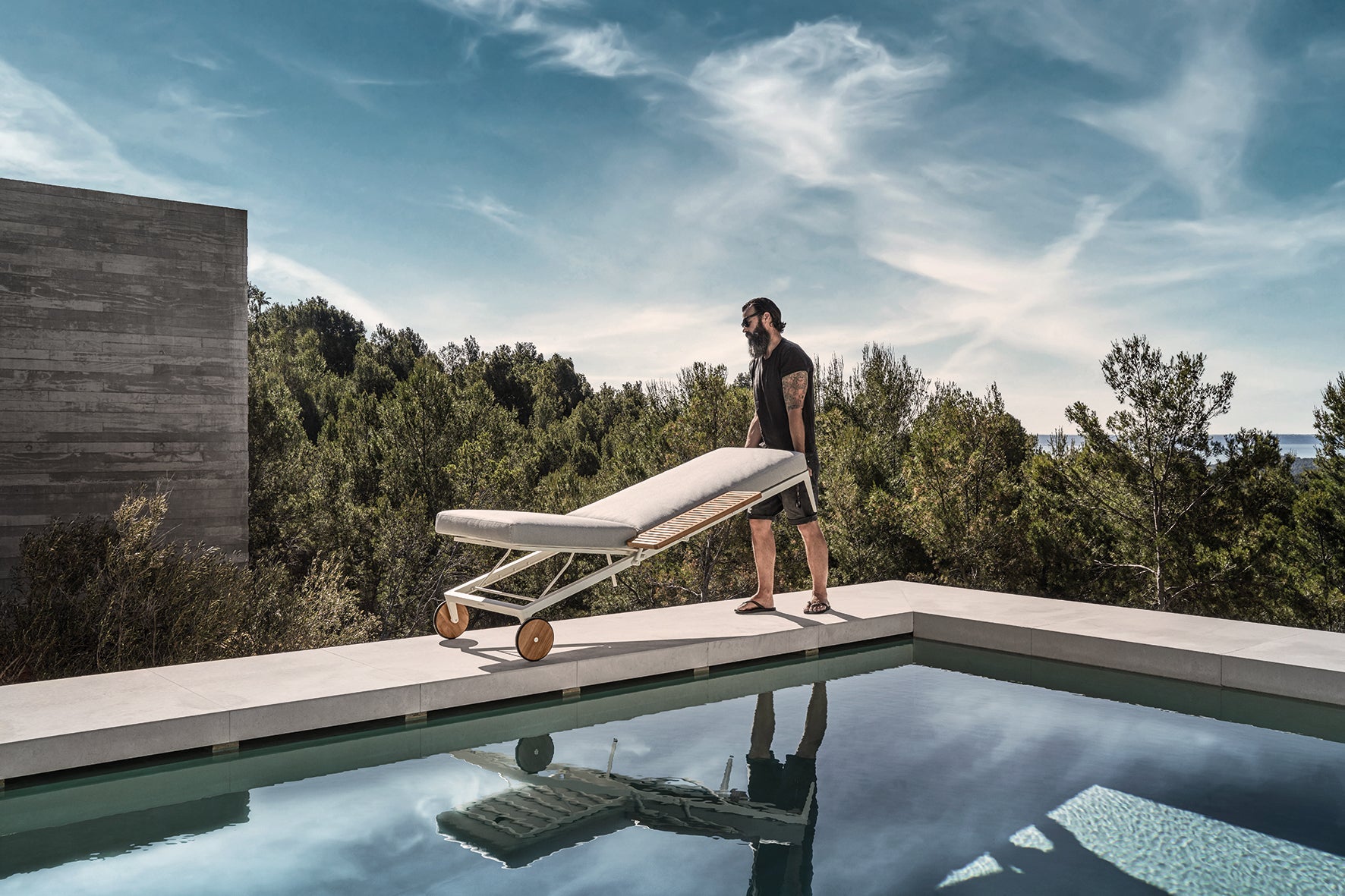 Grid Lounger-Contract Furniture Store for hospitality, leisure & commercial projects