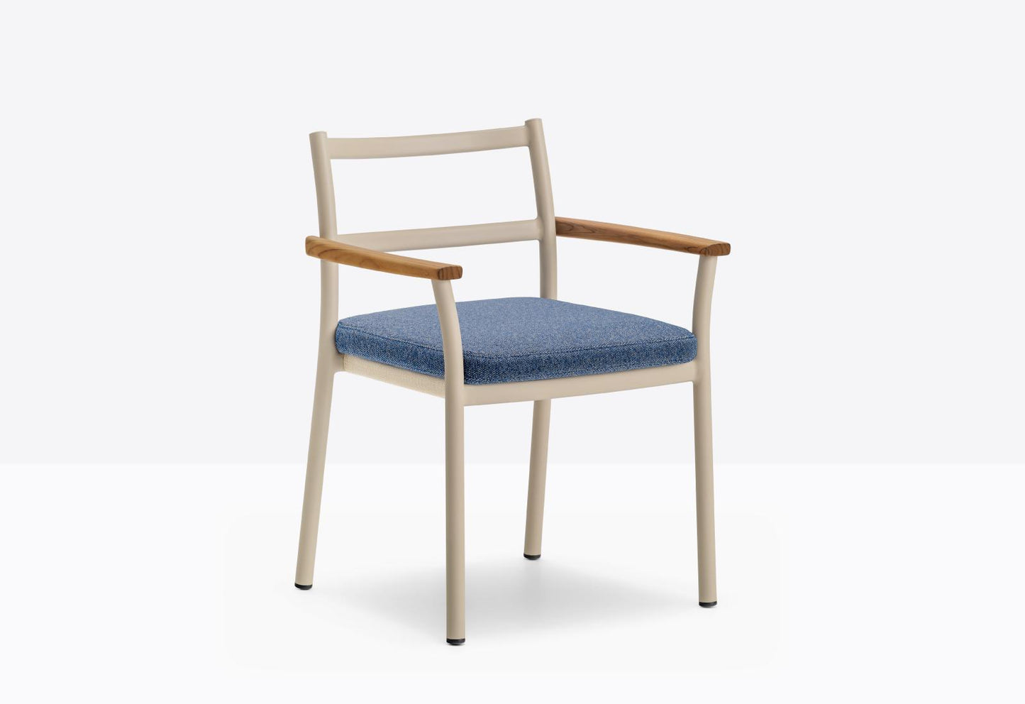 Guinea 3694 Armchair-Contract Furniture Store for hospitality, leisure & commercial projects