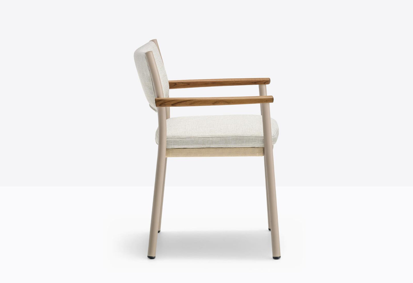 Guinea 3694 Armchair-Contract Furniture Store for hospitality, leisure & commercial projects