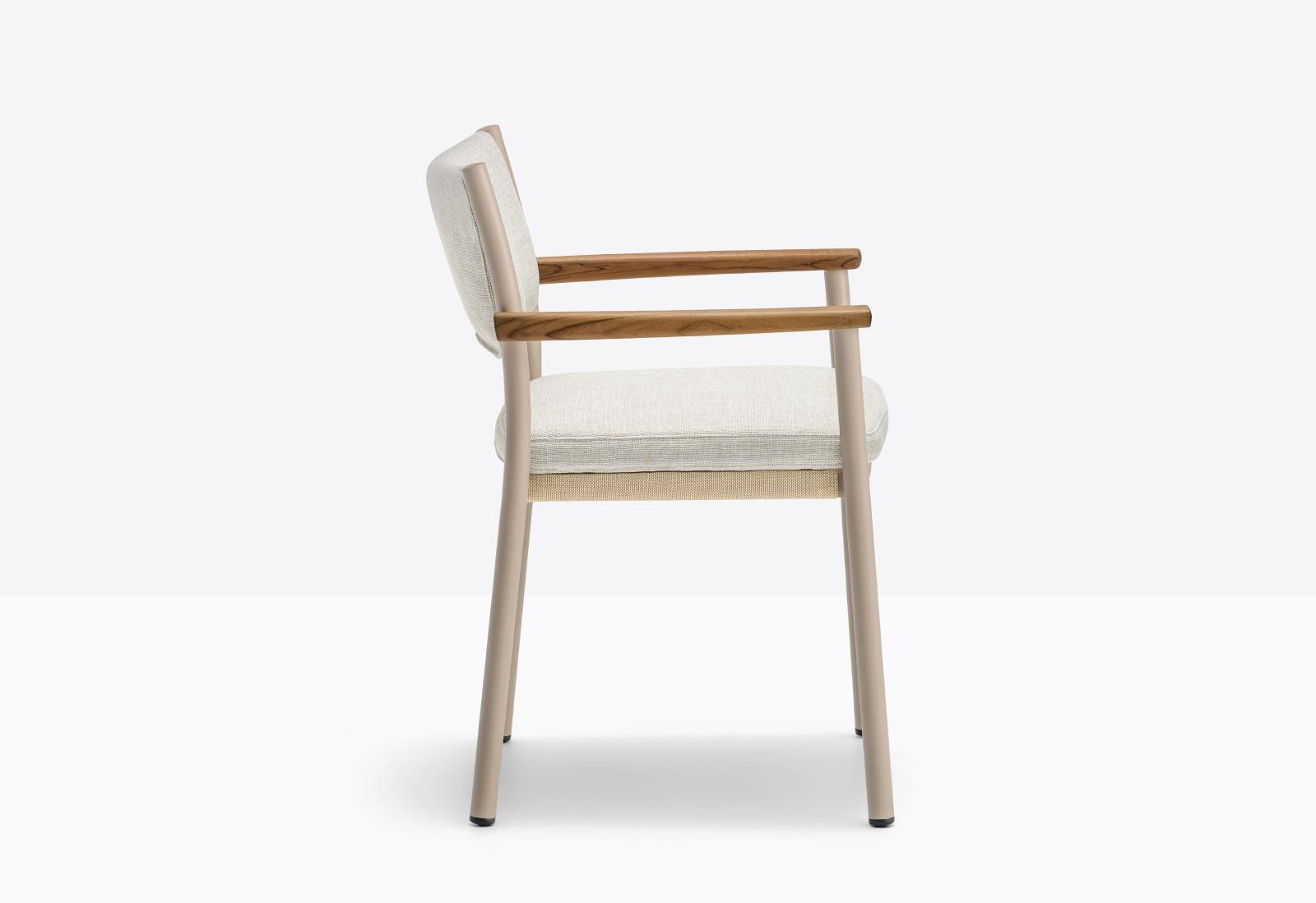 Guinea 3694 Armchair-Contract Furniture Store for hospitality, leisure & commercial projects