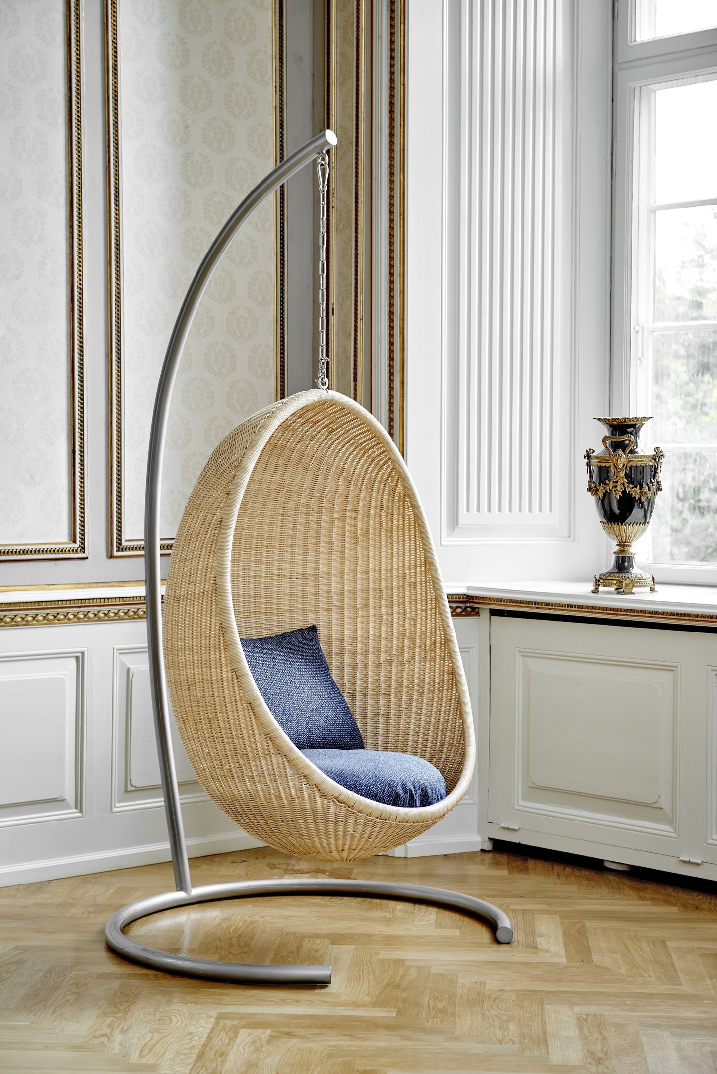 Hanging Egg Lounge Chair-Contract Furniture Store for hospitality, leisure & commercial projects
