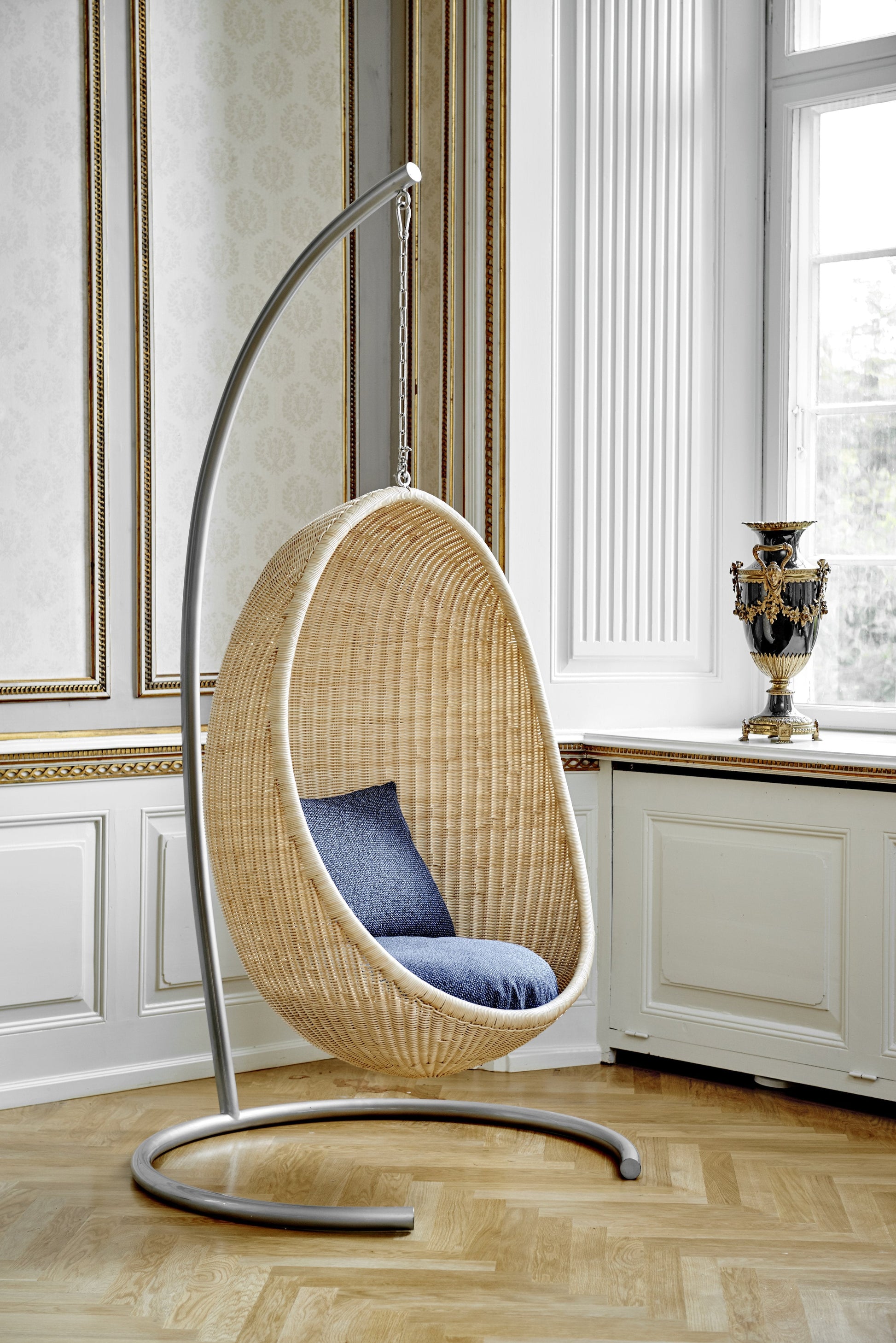 Hanging Egg Lounge Chair-Contract Furniture Store for hospitality, leisure & commercial projects