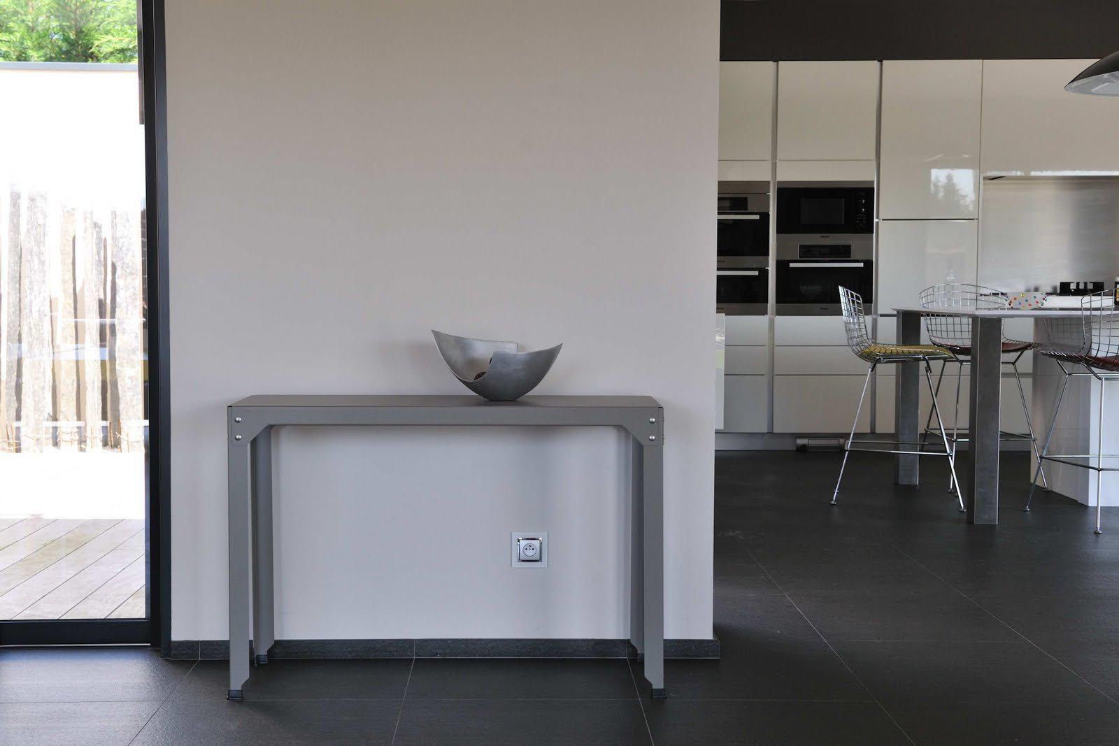 Hegoa Console Table