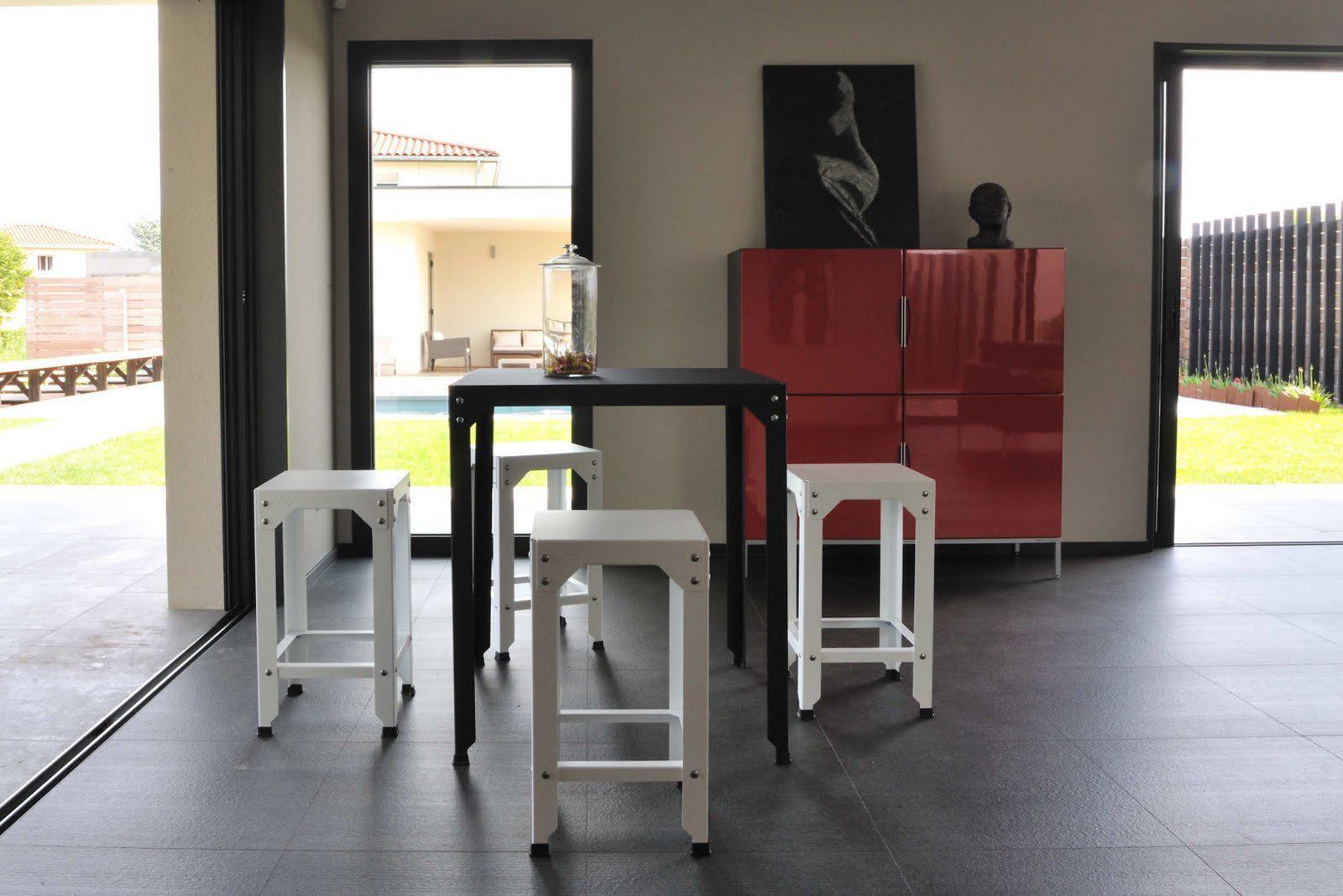 Hegoa Square Poseur Table