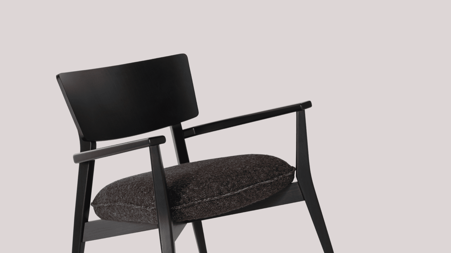 Hellen PL06B Lounge Chair