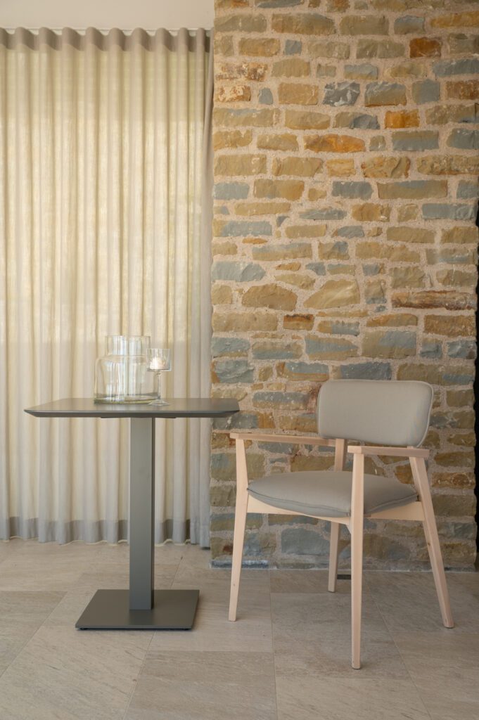 Hellen Soft PO07 Armchair-Contract Furniture Store for hospitality, leisure & commercial projects