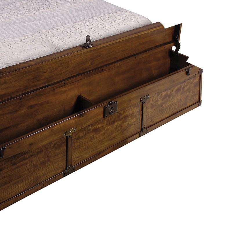 Huntingdon Kingsize Bed c/w Trunk-Coach House-Contract Furniture Store