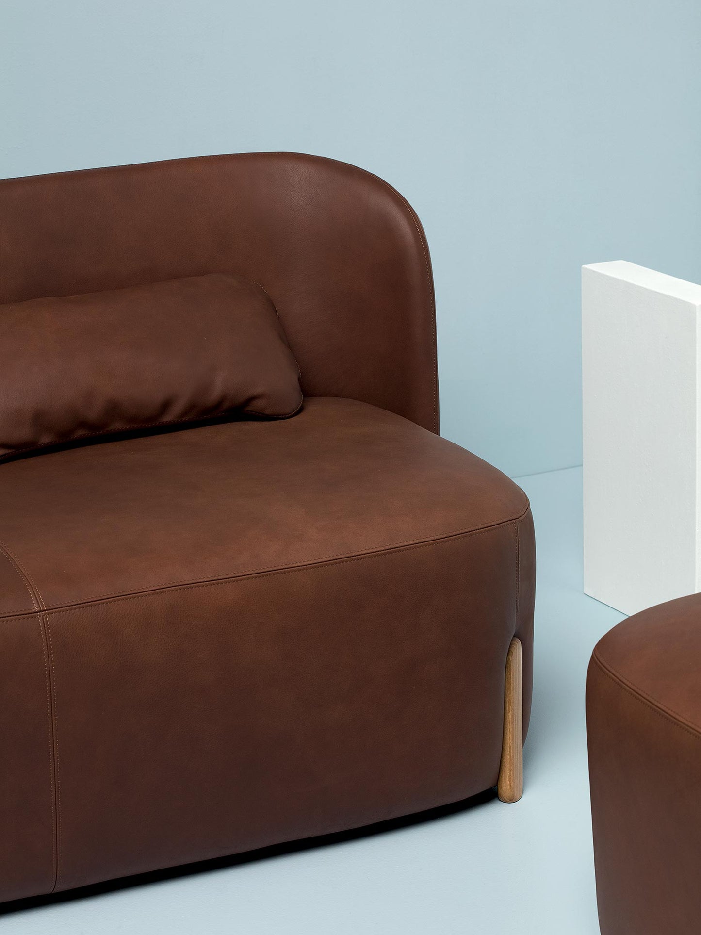 Hyppo 6.03.L Sofa-Contract Furniture Store for hospitality, leisure & commercial projects