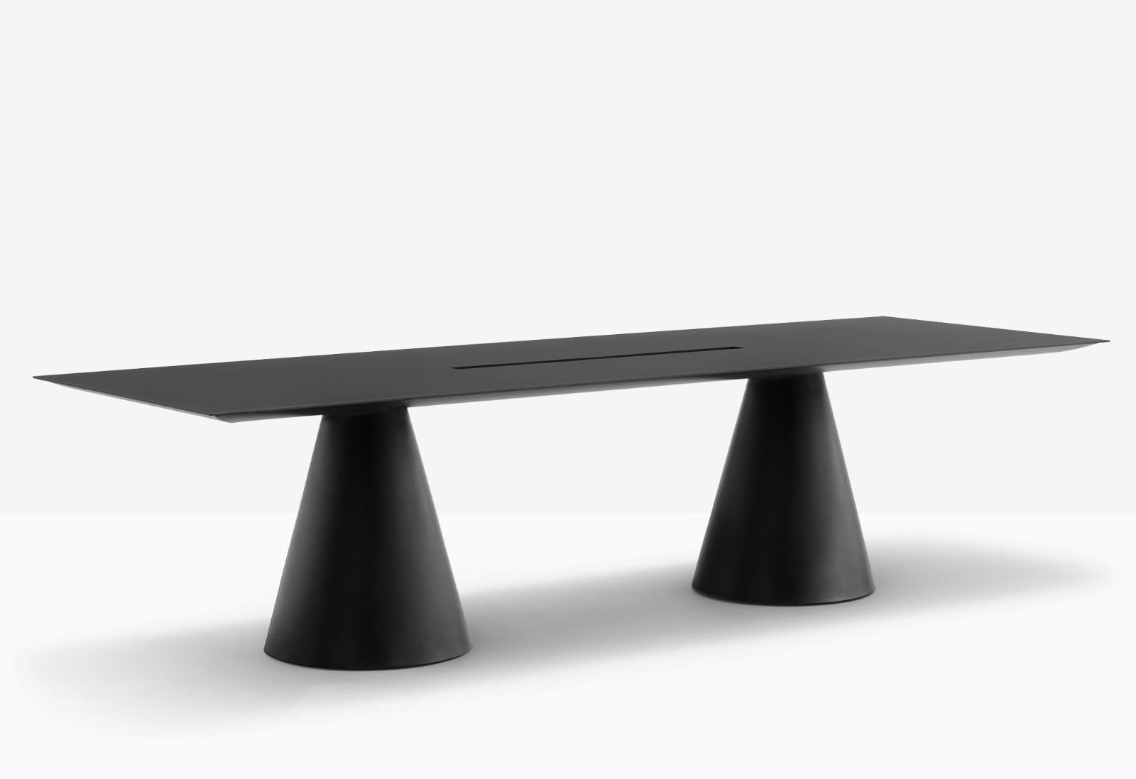 Ikon Dining Table ikt-Contract Furniture Store for hospitality, leisure & commercial projects