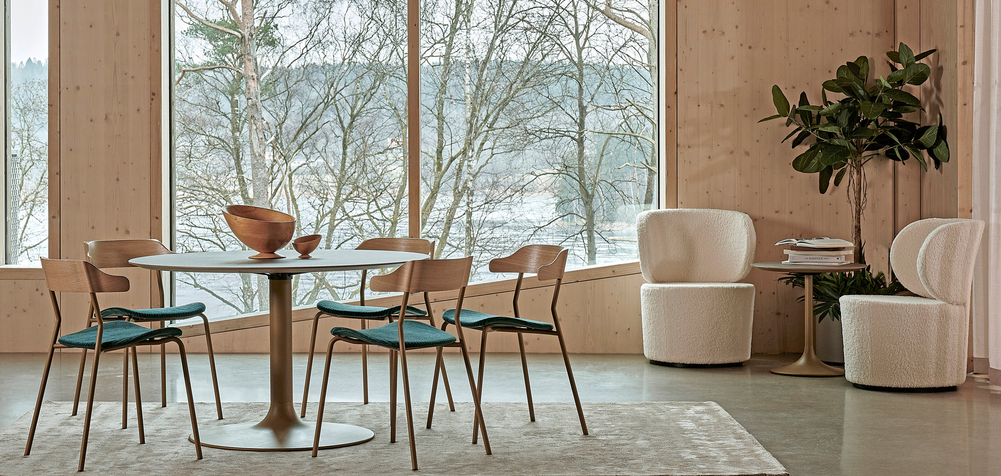 Iris Lounge Chair