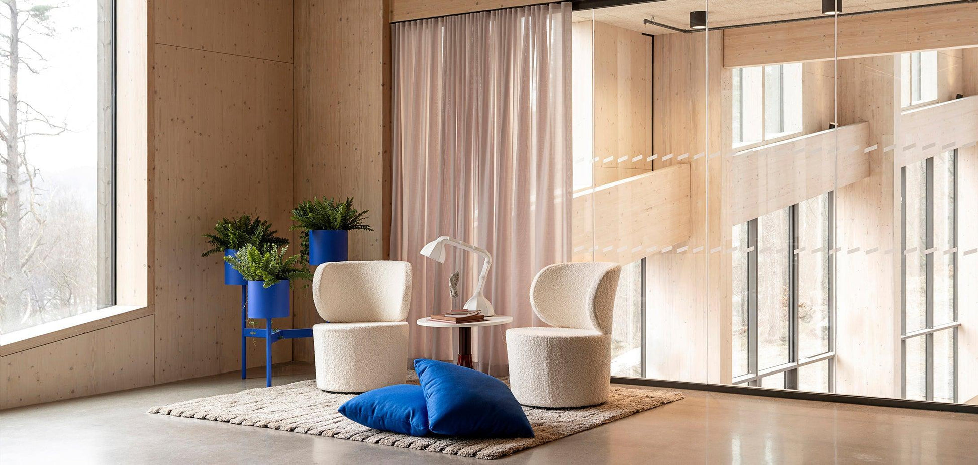 Iris Lounge Chair