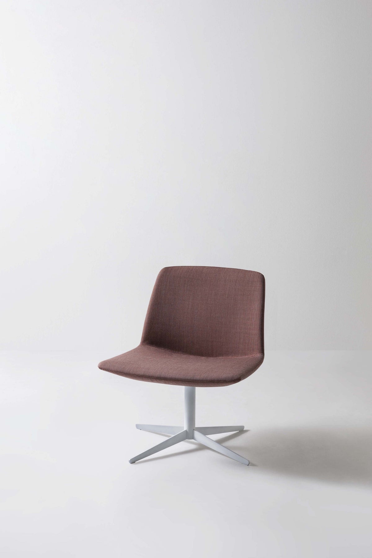 Kanvas Lounge Chair c/w Star Base-Gaber-Contract Furniture Store