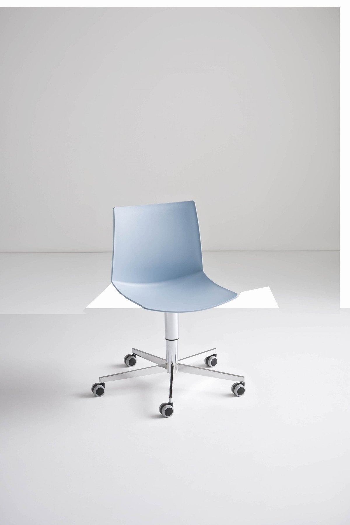 Kanvas Side Chair c/w Wheels-Gaber-Contract Furniture Store