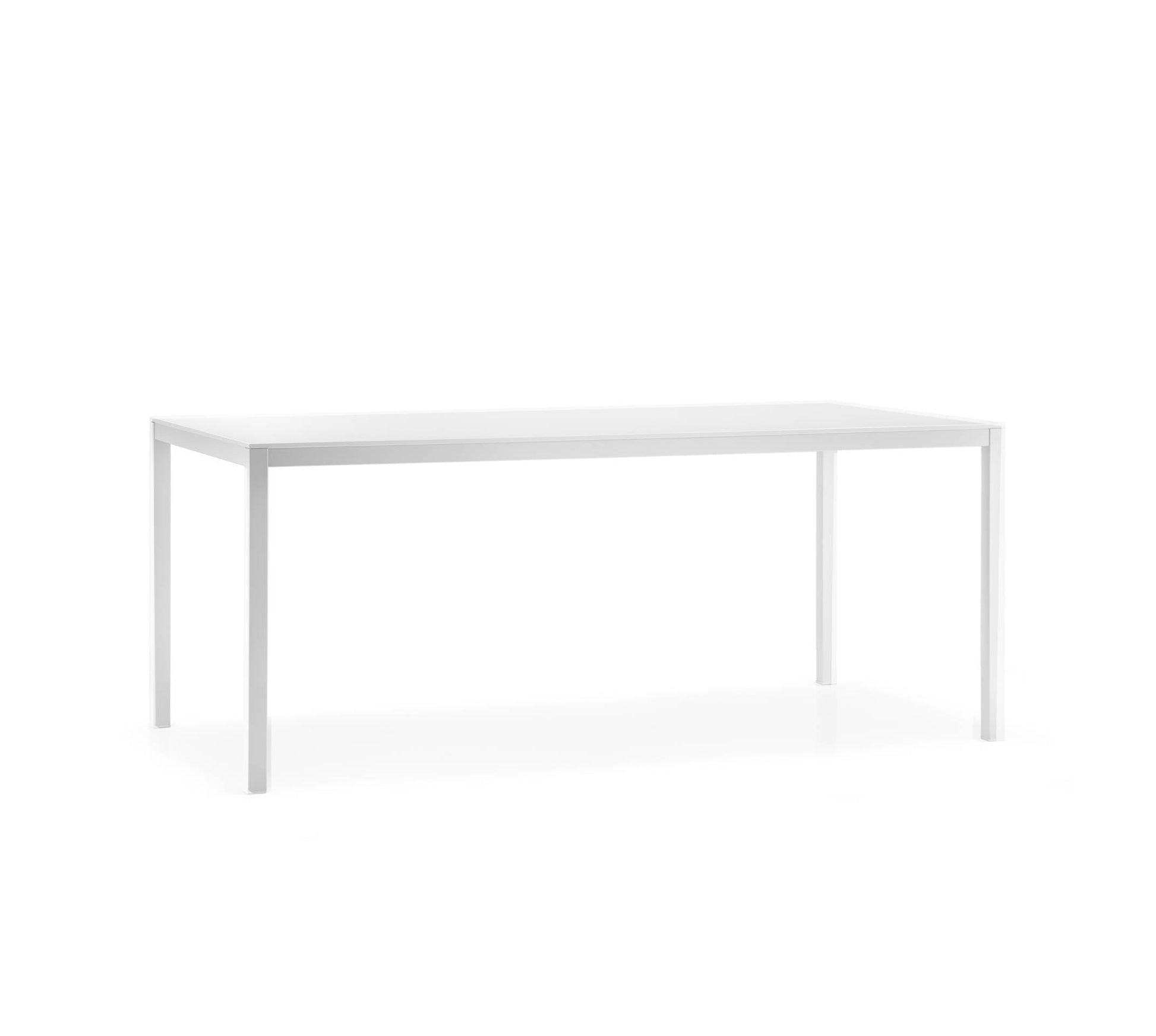 Kuadro Dining Table
