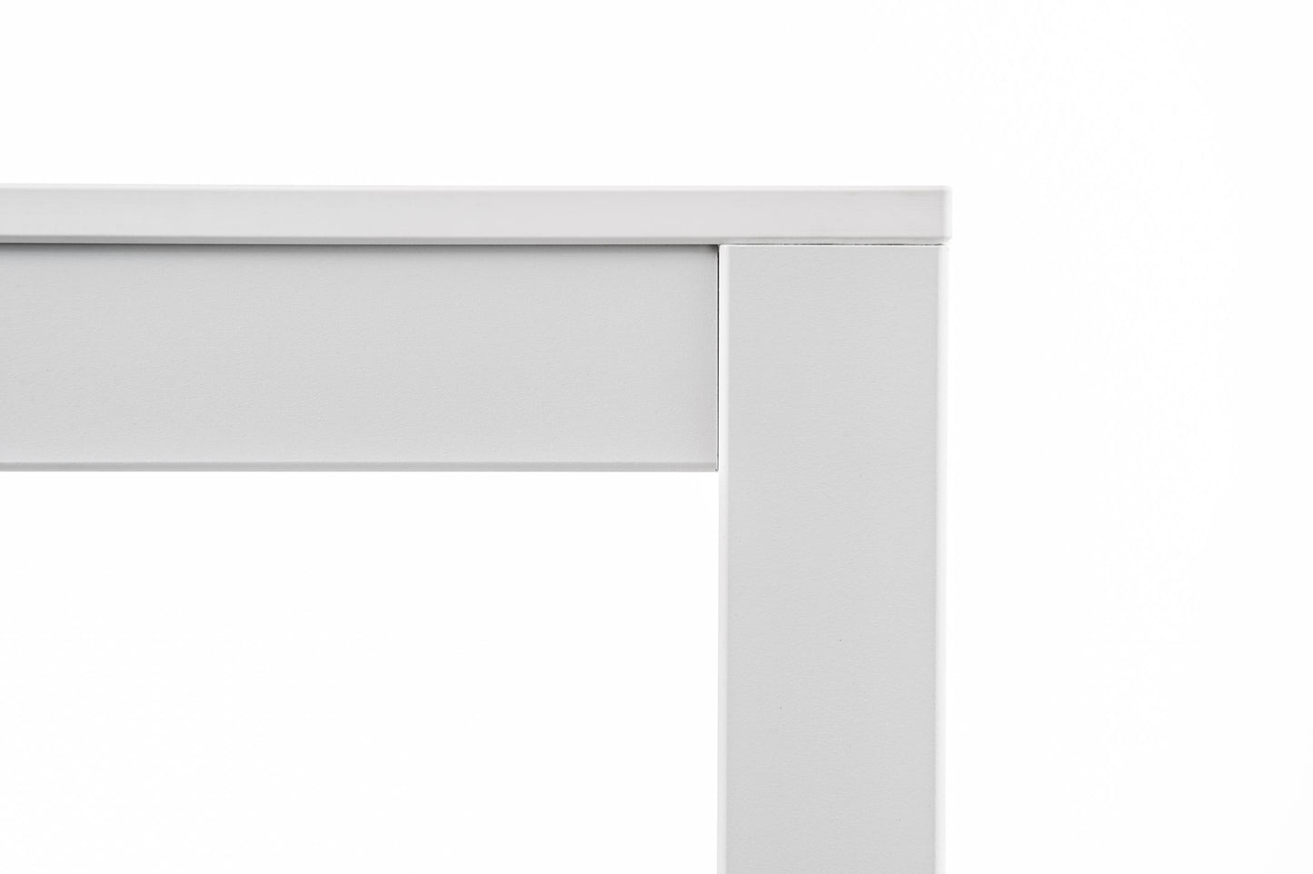 Kuadro Dining Table