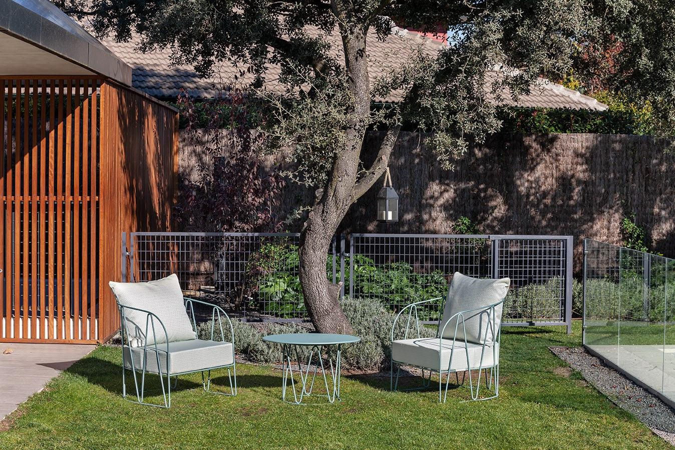 Lagarto Lounge Chair-Contract Furniture Store for hospitality, leisure & commercial projects