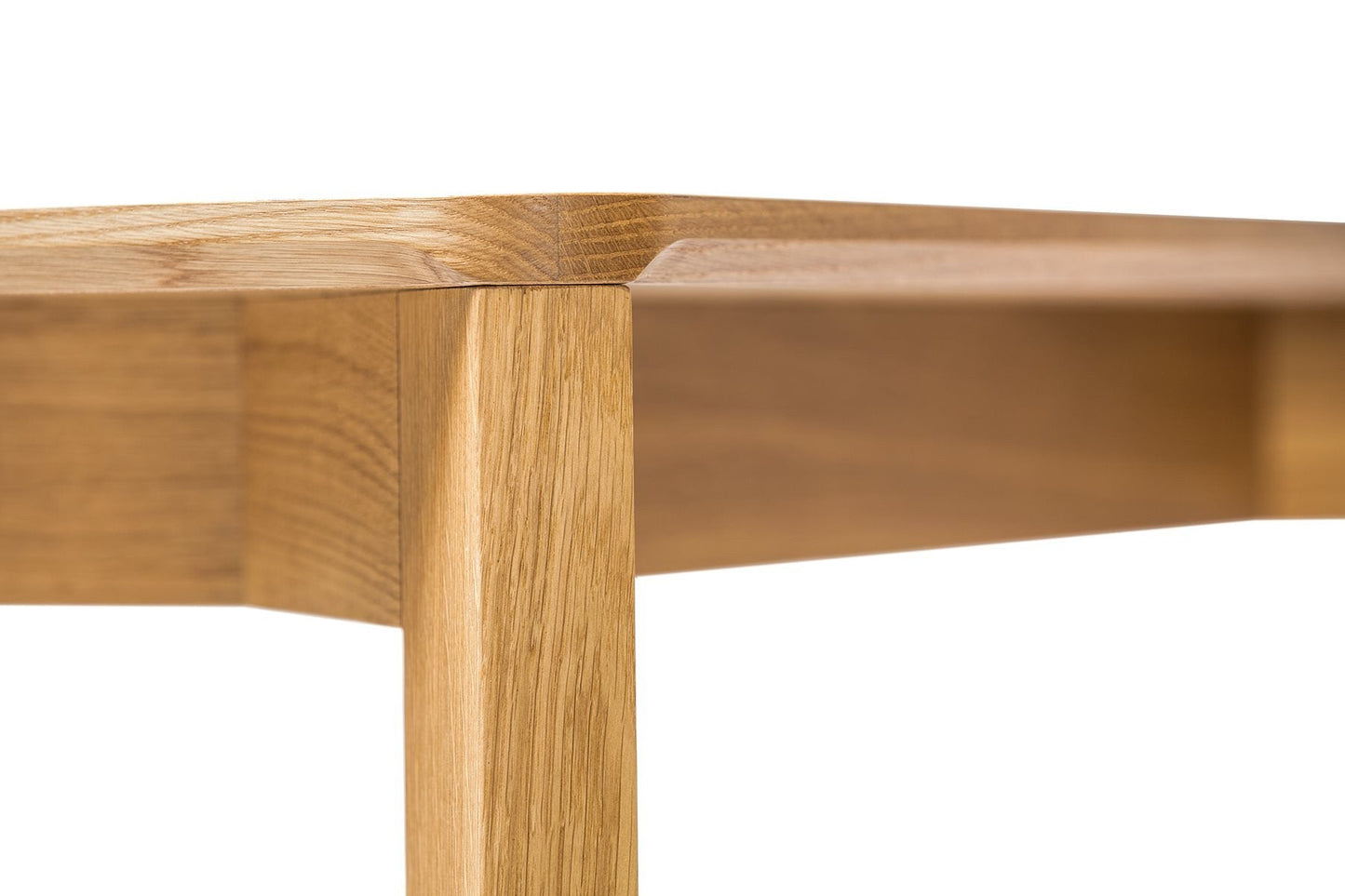 Lasa Dining Table